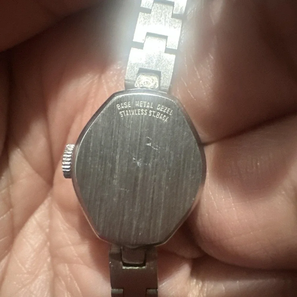 Works‎ VTG WITTNAUER Diamond Swiss Ladies Dainty Watch Manual Wind 16mm Fit 6.5